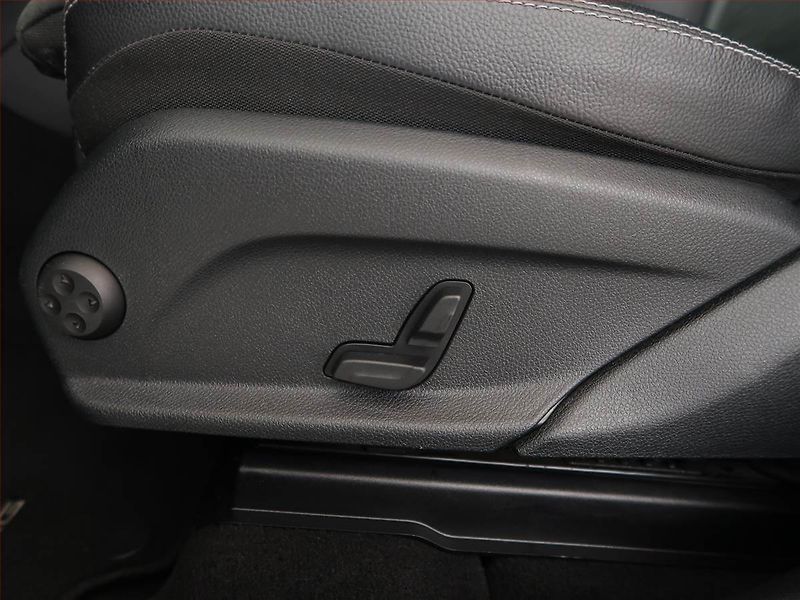 Mercedes-Benz GLC (2018) AMG line 250 - fotka 20 z 25