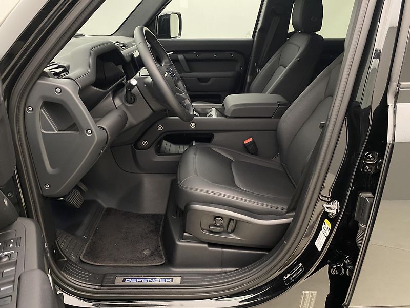 Land Rover Defender 110 D300 X-DYNAMIC SE AWD CZ - fotka 3 z 52