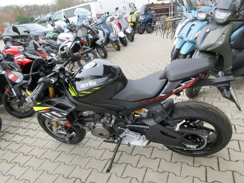 Aprilia (2026) Tuono 660 Factory e5+ - fotka 6 z 13