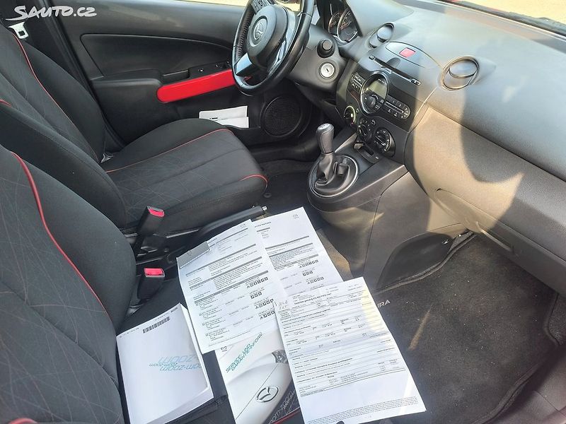 Mazda 2 1,3i,KRÁSNÁ,SERVISKA,70KM,1MAJ - fotka 7 z 22