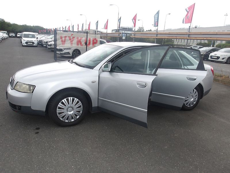 Audi A4 1,8i 110kW NOVÁ SPOJKA ! - fotka 12 z 26