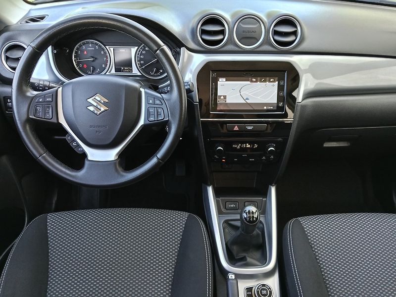 Suzuki Vitara (2015) 1.6 VVT 4x4! Kamera! 2sady kol - fotka 13 z 33