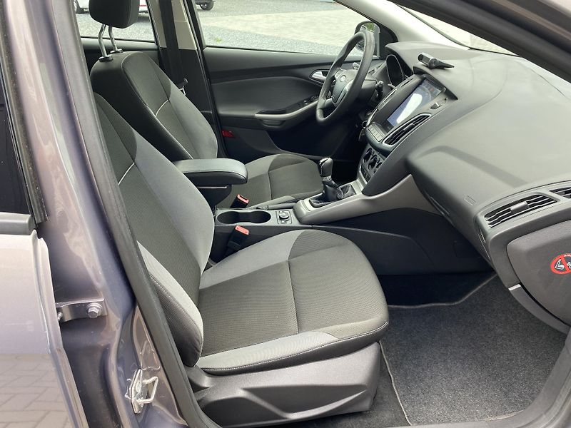 Ford Focus 1.6i 77kW - KLIMA - 118 000KM - fotka 35 z 39