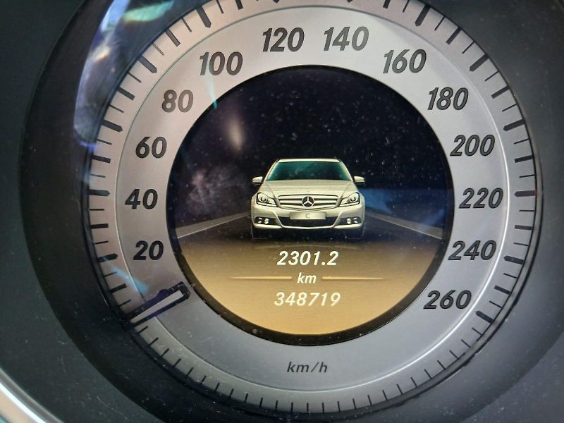 Mercedes-Benz Třídy C 180 CDI, AMG optik, Facelift - fotka 26 z 39