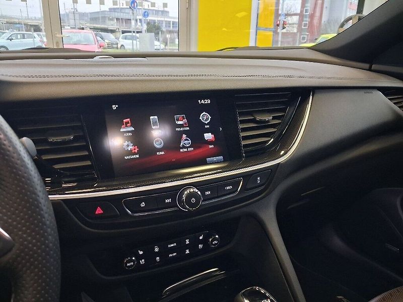 Opel Insignia 2.0T 191 KW GSI 4x4 - fotka 13 z 14