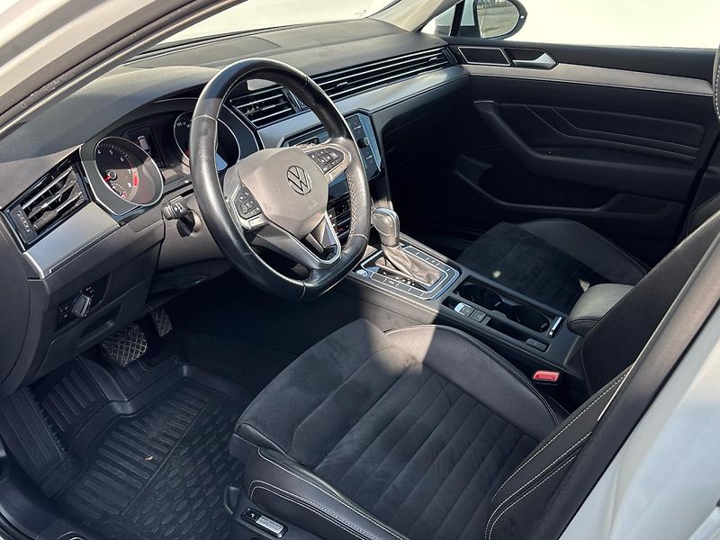Volkswagen Passat ELEGANCE - fotka 6 z 27