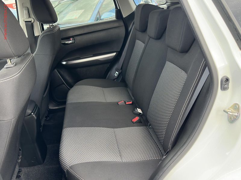 Suzuki Vitara (2022) 1.4BJet AllGrip, ČR, LED - fotka 10 z 22