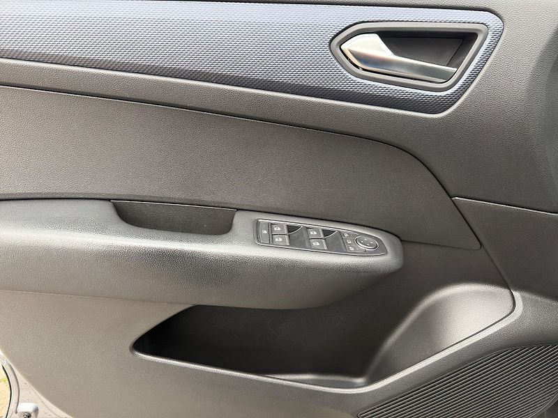 Renault Arkana (2023) 1,6 E-Tech 105 kW ZEN - fotka 14 z 24