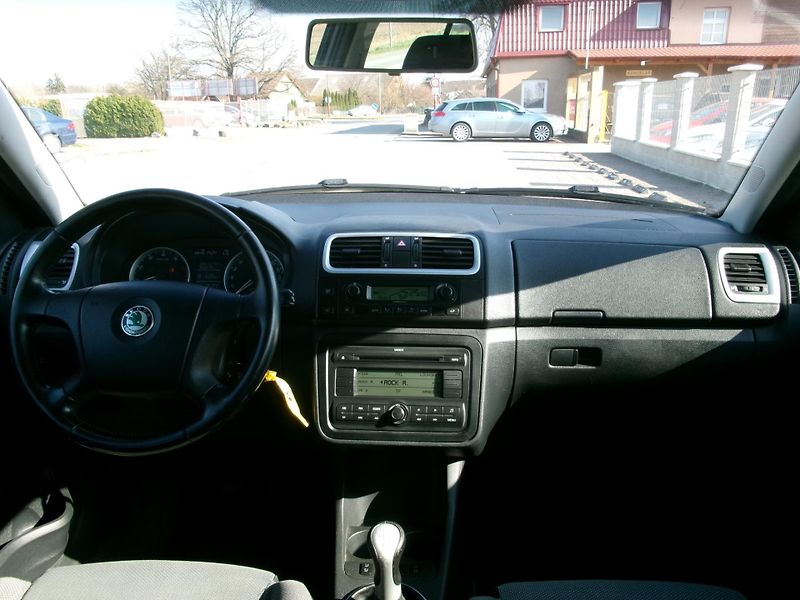 Škoda Fabia (2007) 1,4 16V AC ALU VÝHŘEV - fotka 14 z 27