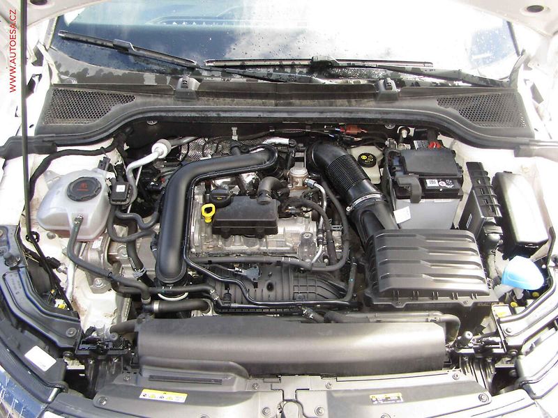 Škoda Kamiq (2021) 1.0TSi, 2.maj,ČR, LED, AC - fotka 18 z 18