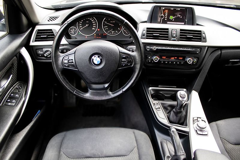 BMW Řada 3 Nebourané, pravidelně servis - fotka 9 z 36