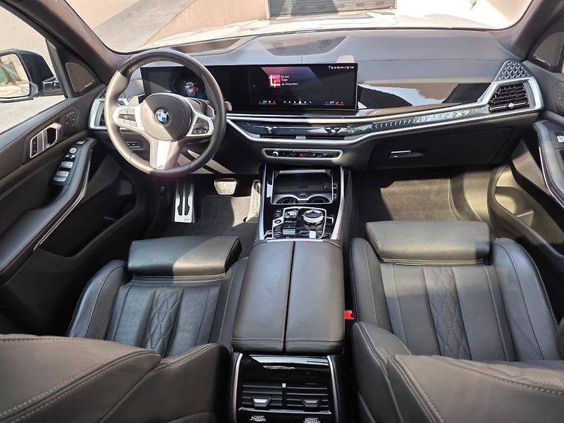 BMW X7 xDrive40d M-Sport 7 míst SkyL - fotka 13 z 22