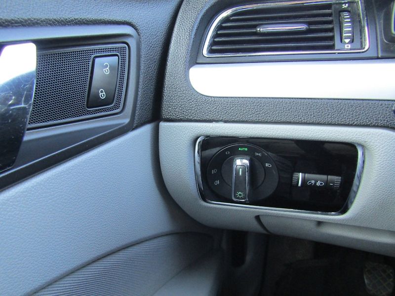 Škoda Superb (2011) 1.6 TDI 77kW ZIMNÍ PNEU - fotka 26 z 32