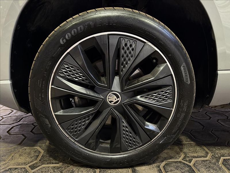 Škoda Karoq 2.0TDI DSG ACC SPORTLINE - fotka 37 z 37
