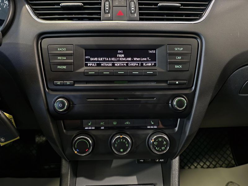 Škoda Octavia KOMBI 1.2 TSi 77kW VÝHŘEVY PDC - fotka 13 z 22