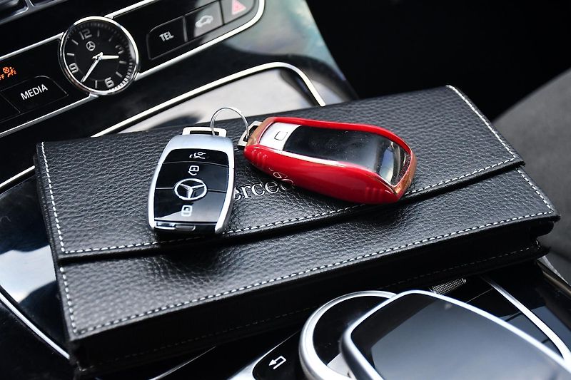 Mercedes-Benz Třídy E 350D AMG K360° HEAD-UP - fotka 35 z 51