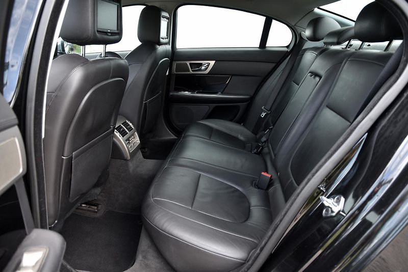 Jaguar XF 3.0 V6 S 202 kW A/T,XENON,NAVI - fotka 34 z 48