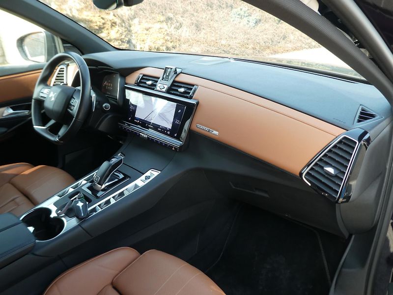 DS Automobiles DS7 Crossback 1,6i 133kW automat kůže navi  - fotka 11 z 15