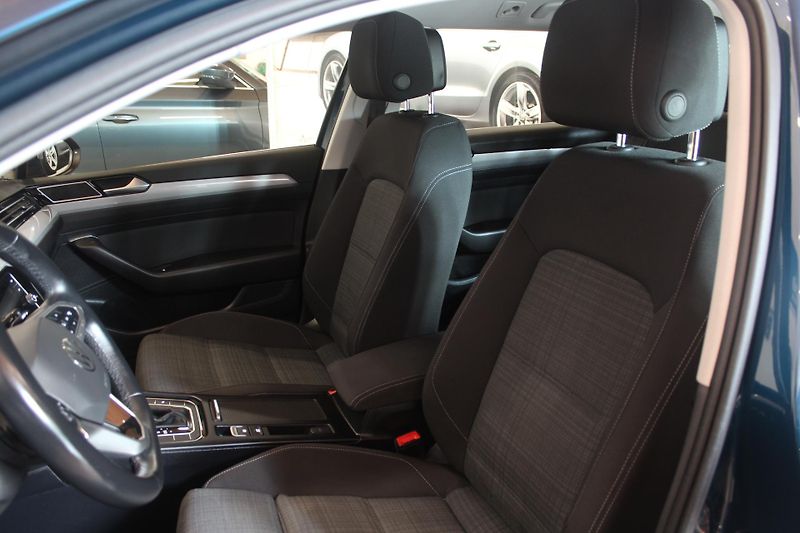 Volkswagen Passat (2021) 2.0TDI DSG LED Nez.Topení - fotka 17 z 36