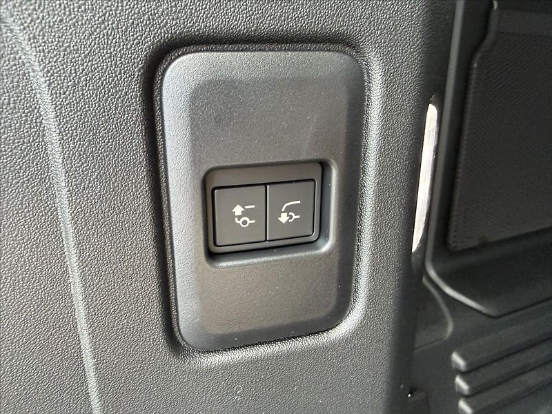 Land Rover Defender (2026) 3,0 X-DYNAMIC SE D250 - fotka 24 z 24