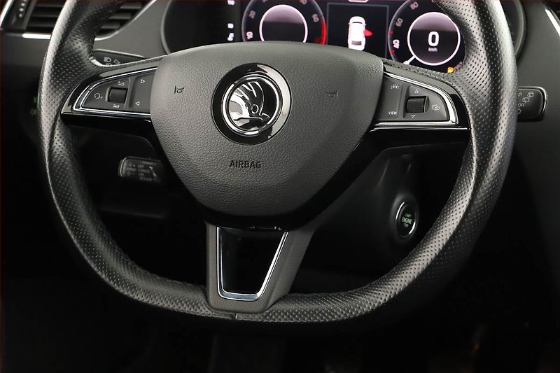 Škoda Octavia (2019) 1.5 TSI, Navi, Tempomat - fotka 8 z 17