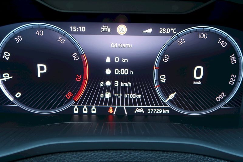 Škoda Karoq (2025) Top Selection 1,5 TSi/110 kW D - fotka 21 z 33