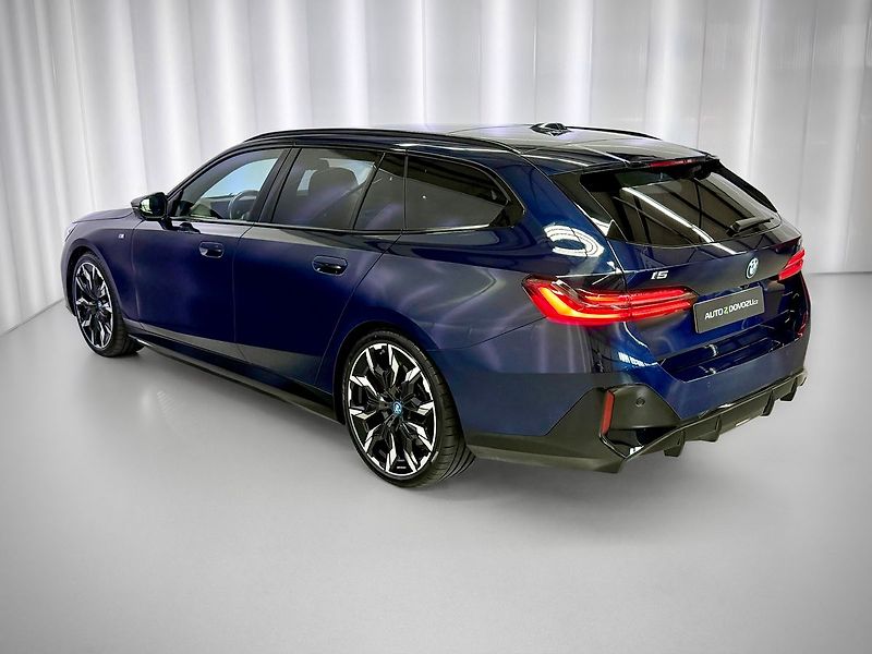 BMW Ostatní M60 xDrive - fotka 5 z 39
