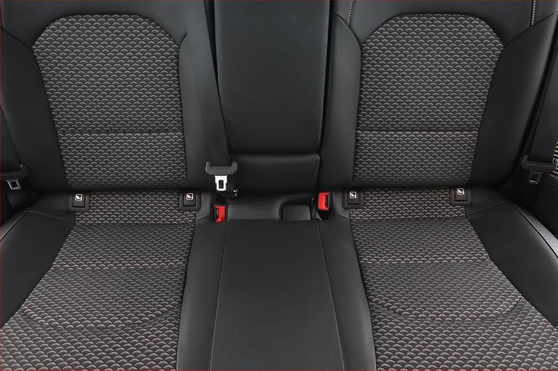 Kia Ceed (2025) 1.6 GDI plug-in - fotka 10 z 20