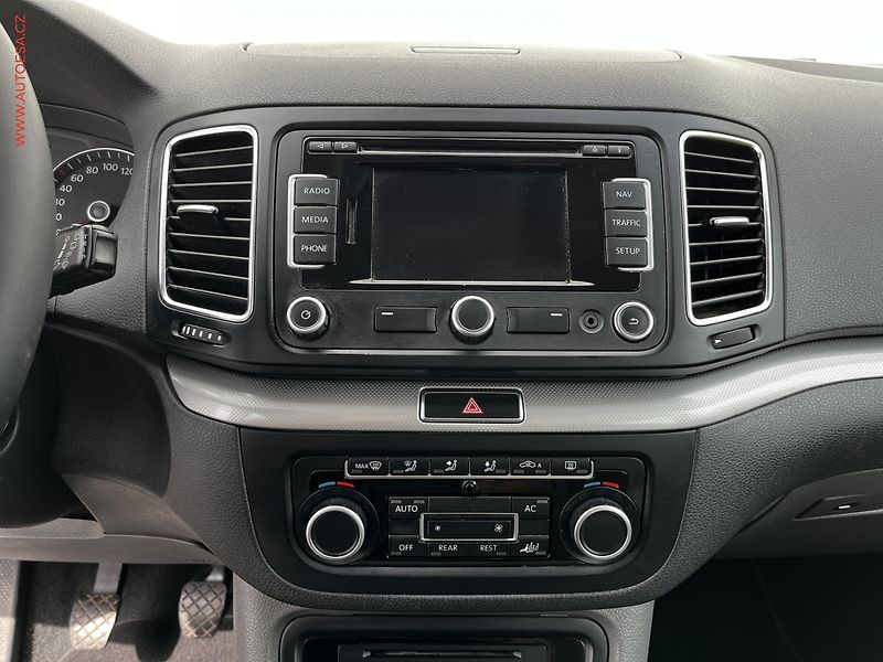 Volkswagen Sharan (2011) 2.0 TDi, Comfortline - fotka 14 z 23