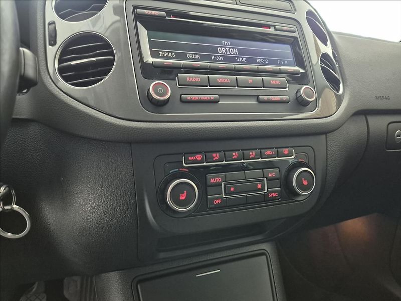Volkswagen Tiguan TDI 4 MOTION R-Line - fotka 16 z 31