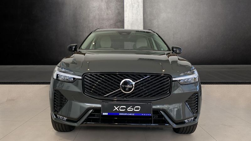 Volvo XC60 (2026) ULTRA DARK, B5 AWD, 184+10 kW - fotka 2 z 15