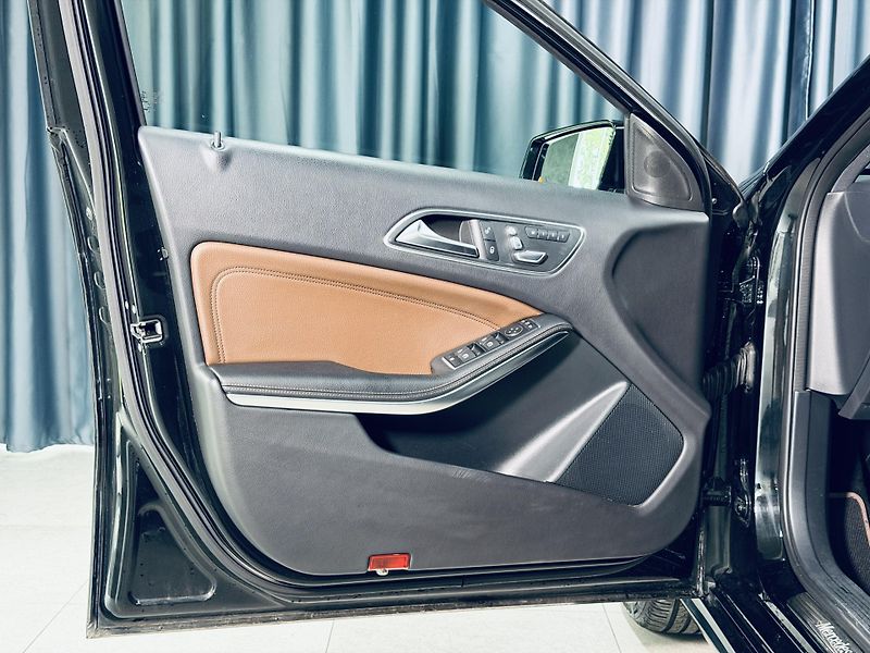 Mercedes-Benz Třídy A (2016) 180D*KAMERA*KEYLESS - fotka 12 z 39