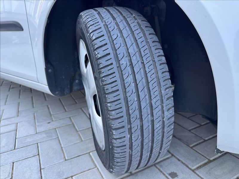 Škoda Praktik 1,2 TSI 63kW DPH 1.maj původČR - fotka 43 z 46
