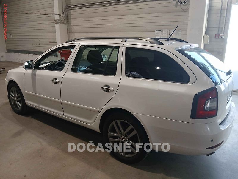 Škoda Octavia (2013) 1.6 TDI, ČR, AC, temp - fotka 1 z 3