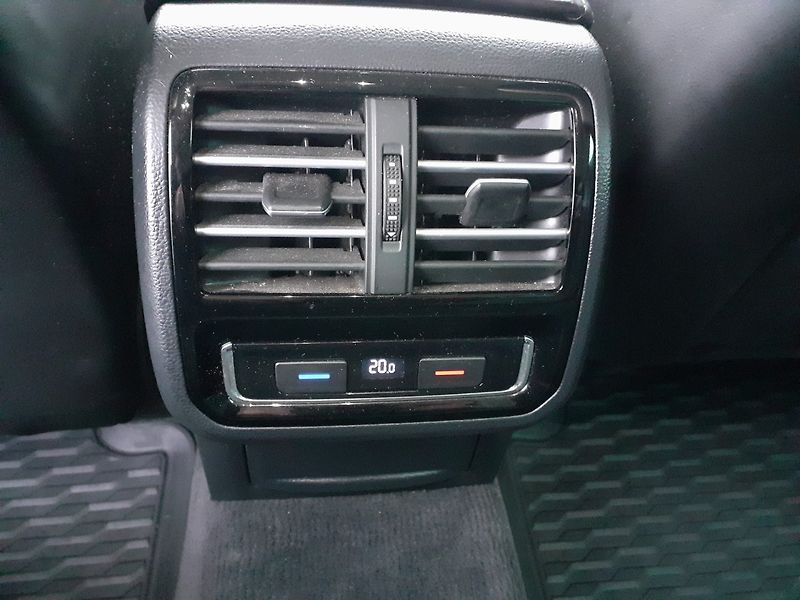 Volkswagen Passat Variant (2015) 2.0 TDi 176 Kw 4x4 DSG - fotka 24 z 47