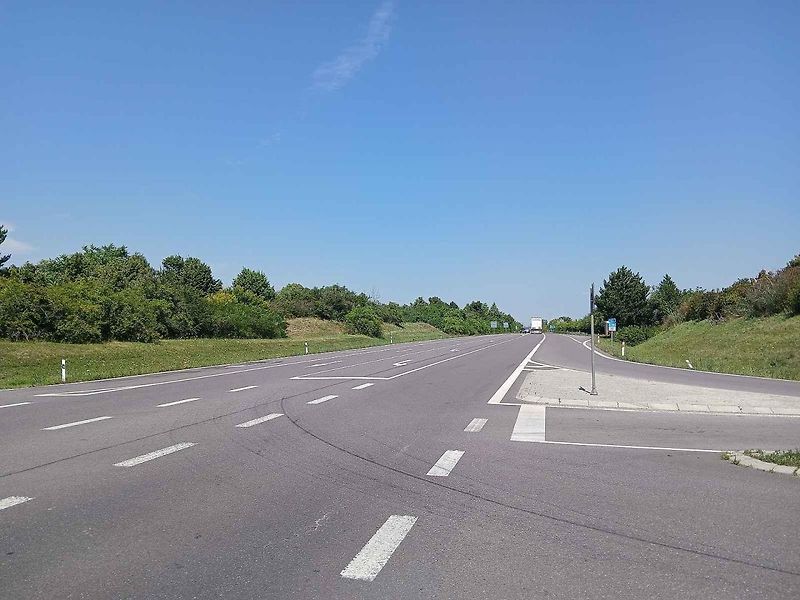 Místo dvou pruhů nová dálnice. Automobilová doprava z Brna do Vídně by se měla zkrátit o třicet minut.