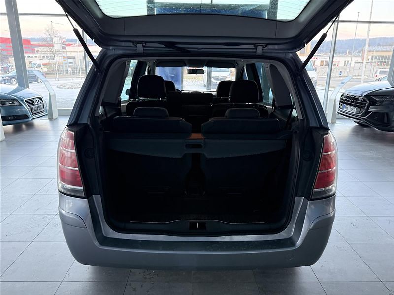 Opel Zafira 1,6   77kW,SERVISKA,7 MÍST - fotka 19 z 20