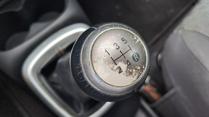 Toyota Yaris 1.0 VVTi Comfort REZERVACE - fotka 23 z 23