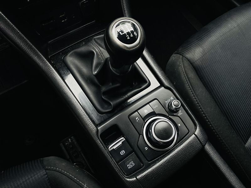 Mazda CX-3 2.0i MAN VÝHŘEV NAVI SENZORY - fotka 34 z 45
