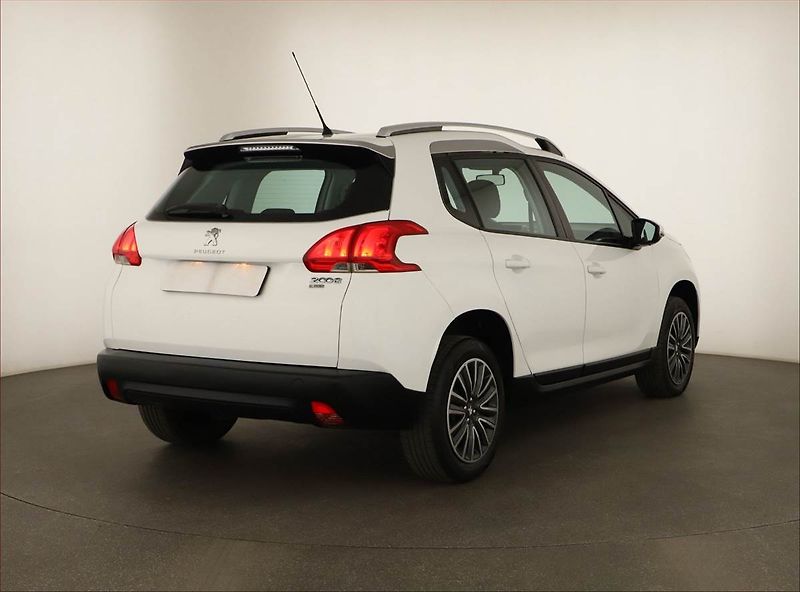 Peugeot 2008 (2015) 1.2 PureTech, Tempomat - fotka 5 z 12