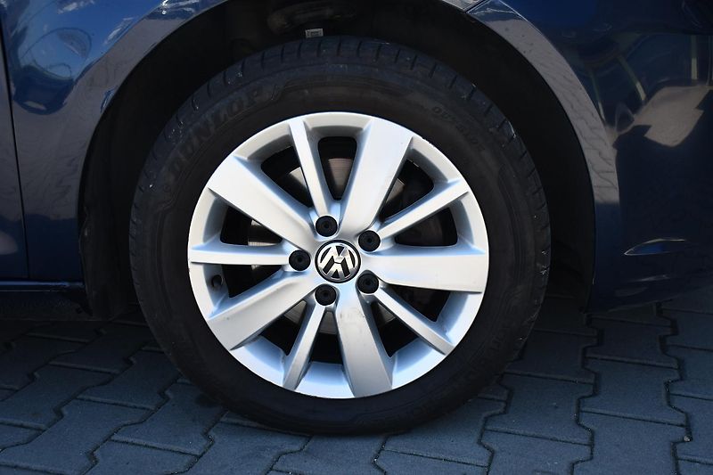 Volkswagen Touran 1.6TDi 77kW TAŽNÉ  - fotka 39 z 45