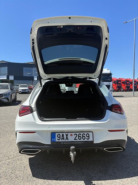 Mercedes-Benz CLA (2023) 200 shooting brake - fotka 6 z 15