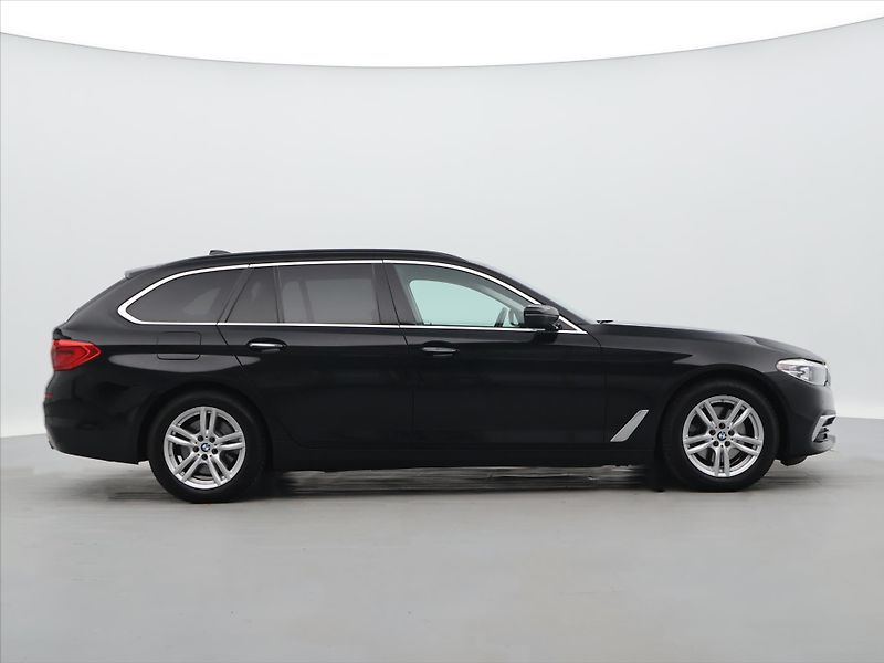 BMW Řada 5 2,0 520d Aut 140kW Luxury Line - fotka 8 z 32