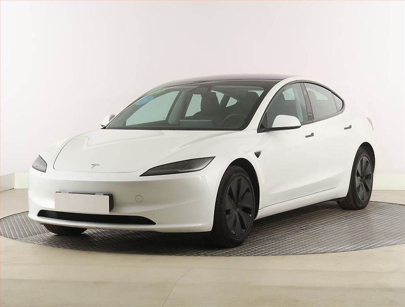 Tesla Model 3 (2023) Standard Range 60kWh, SoH 98% - fotka 2 z 32