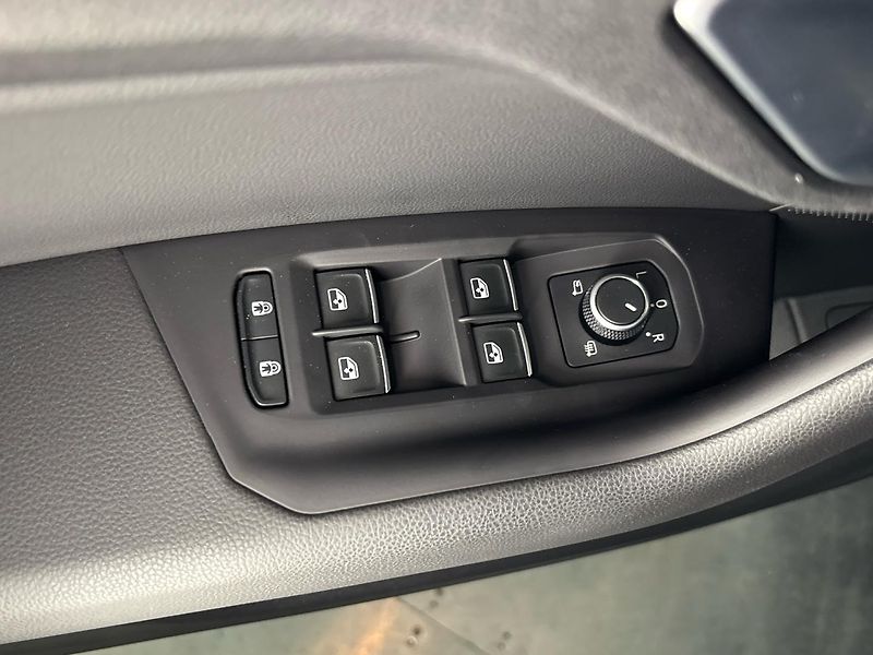 Volkswagen Touareg R-Line 4MOT - fotka 21 z 33