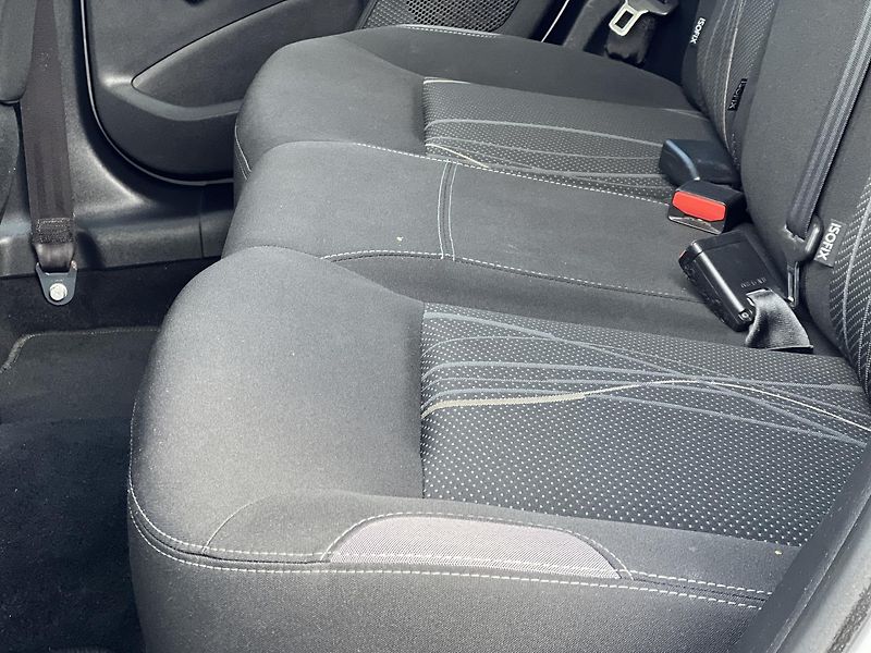 Peugeot 208 1.2i KLIMATIZACE ABS ASR ESP - fotka 24 z 41