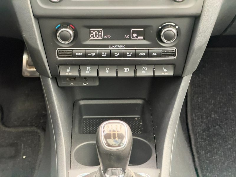 Škoda Rapid (2014) Spaceback 1.2 TSI StylePlus - fotka 20 z 31