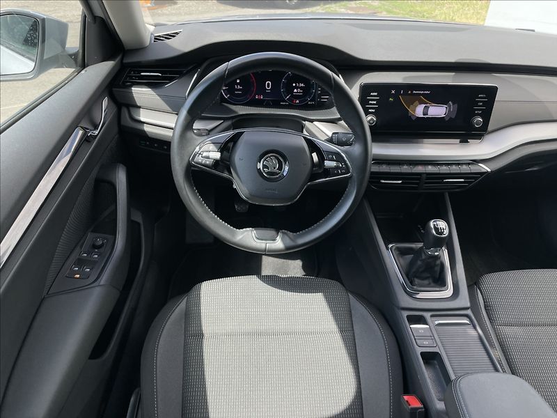 Škoda Octavia 2,0 TDI Combi Ambition Plus - fotka 7 z 24