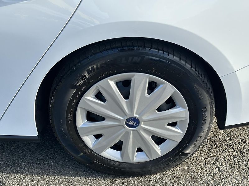 Ford Focus (2019) 1.5EcoBlue/88kW*KOMBI*1.Maj.TZ - fotka 38 z 39