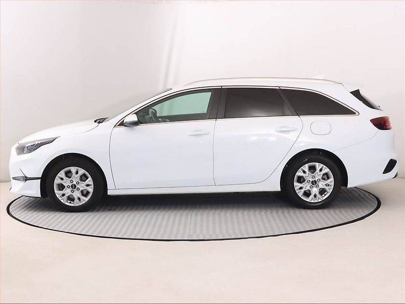 Kia Ceed (2022) 1.6 CRDi MHEV, Serv.kniha - fotka 3 z 18